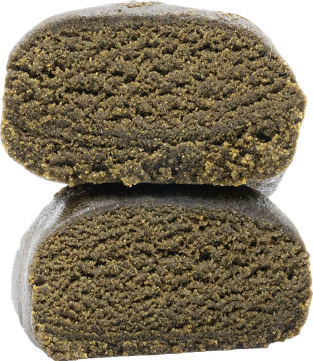 Deux blocs de résine Ice-O-Lator CBD Okiweed empilés, à la texture mousseuse